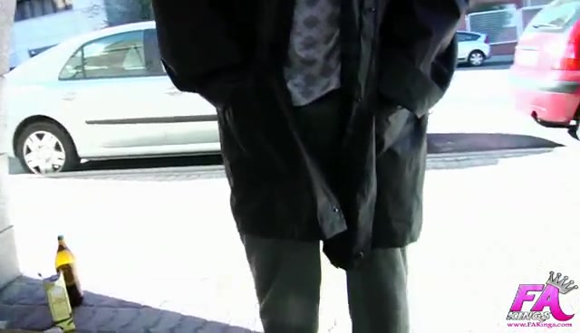 Pornodolares: fucking a hobo right from the street