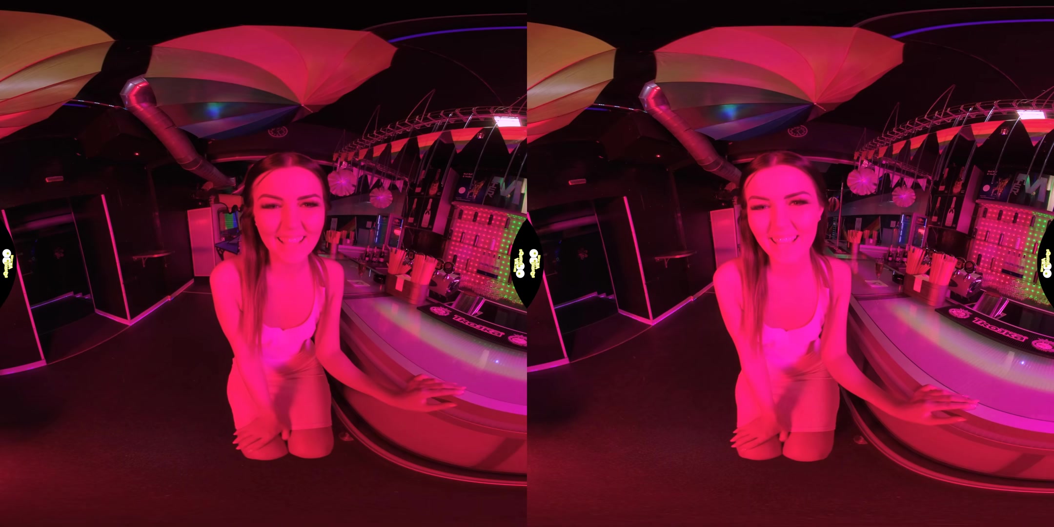 Solo On Bar - SqueezeVR