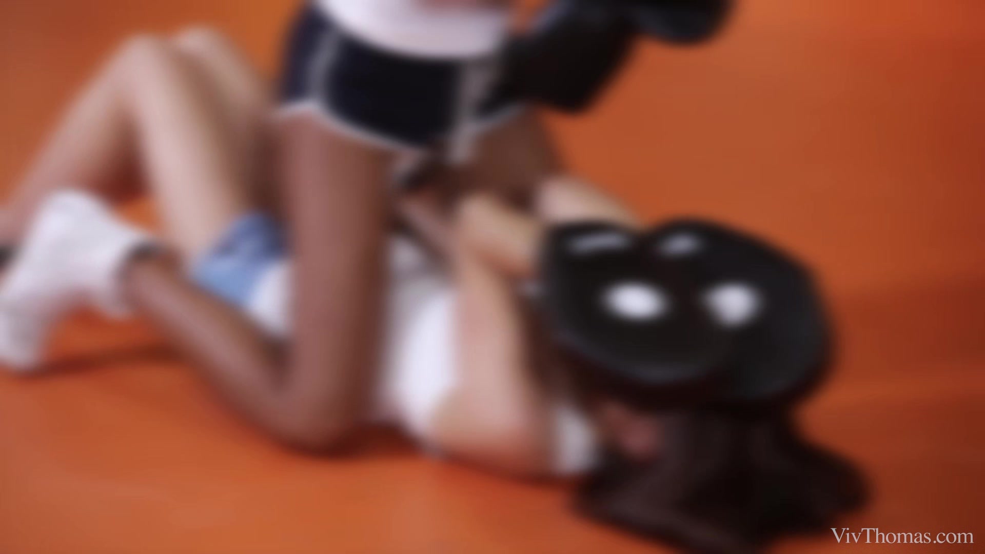 Sandra's Sporty Girls 4 - The Boxer - Erika Korti & Luna Corazon - VivThomas