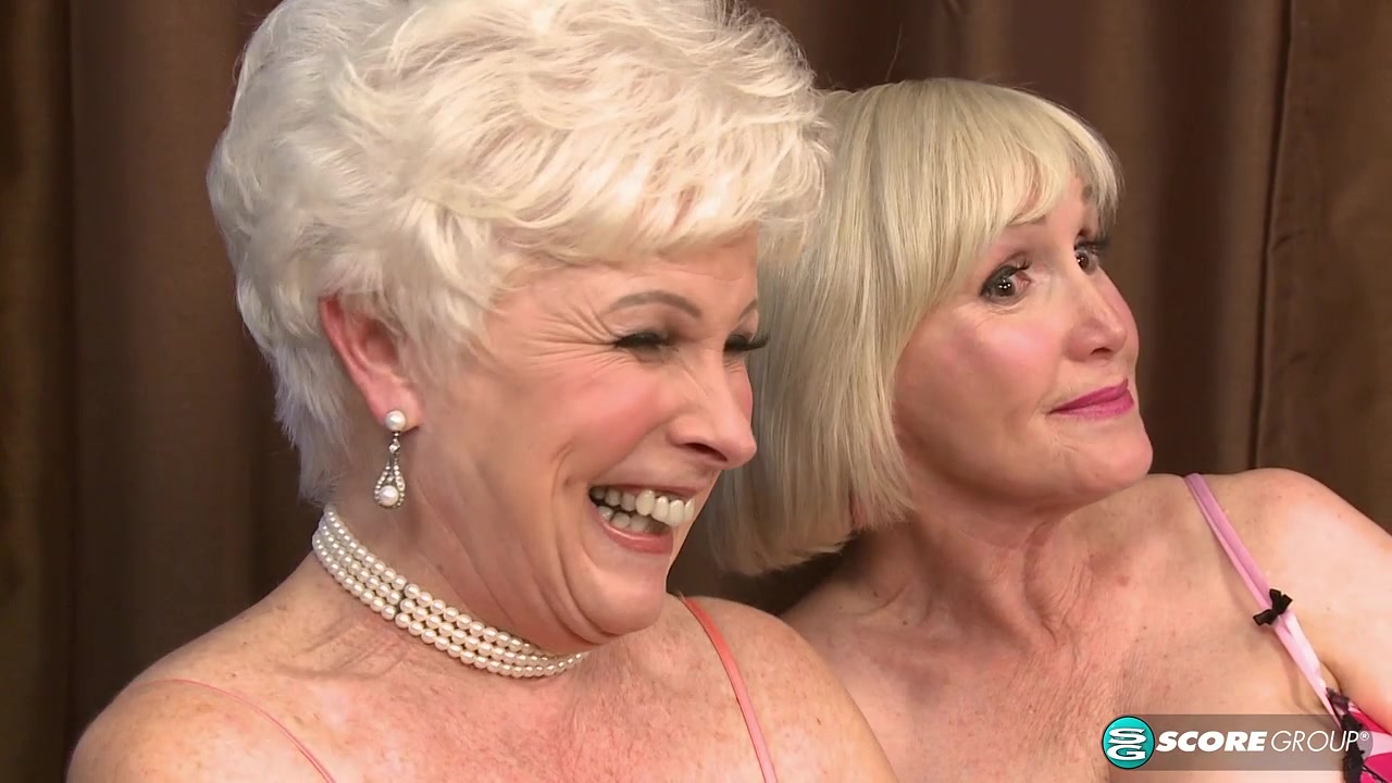Jewel And Lola Lee: The Suck-Off