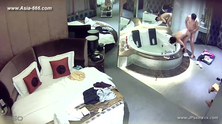 Hackers use the camera to remote monitoring of a lover's home life.***