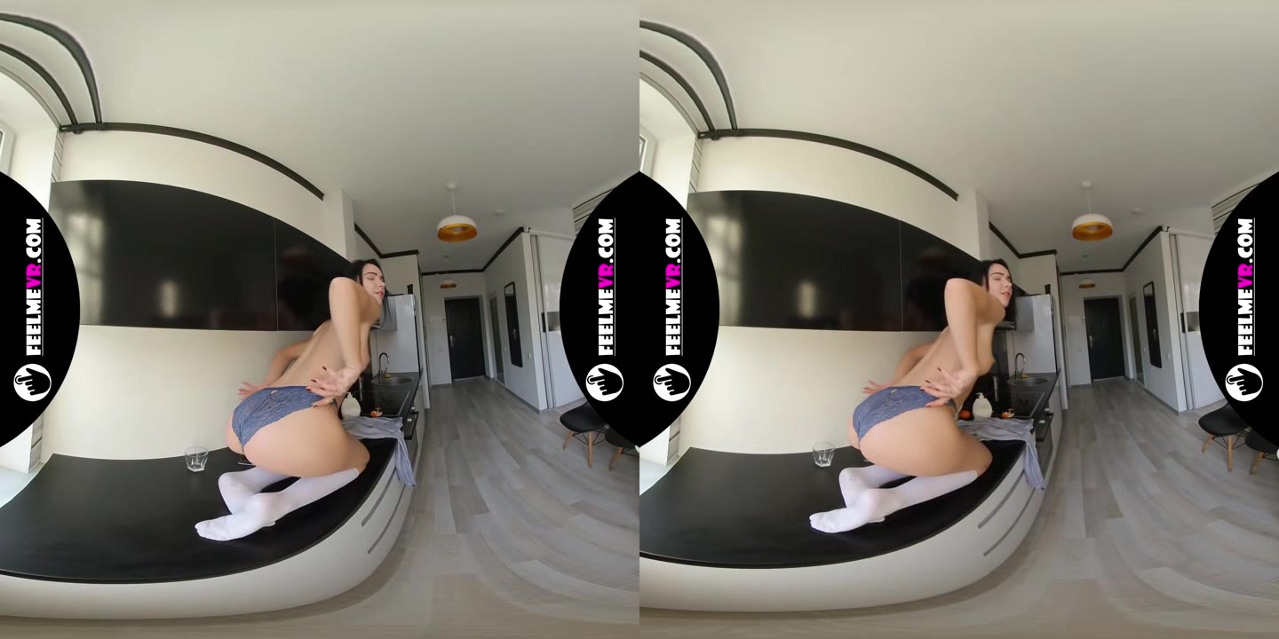 Natasha Says Good Morning Darling Plays With Her Naked Body - FeelMeVR