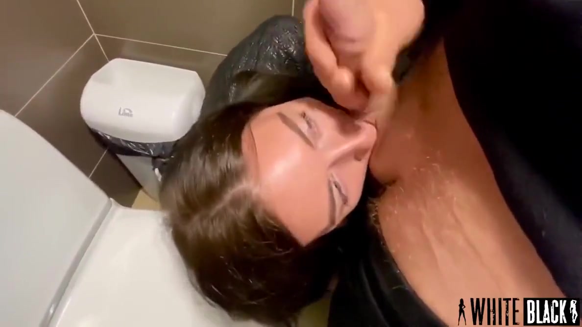 Stranger Made A Deep Blowjob For Money In A Cafe