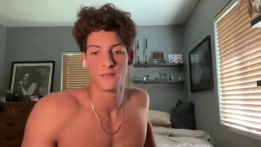 Pretty Italian Guy Jerks