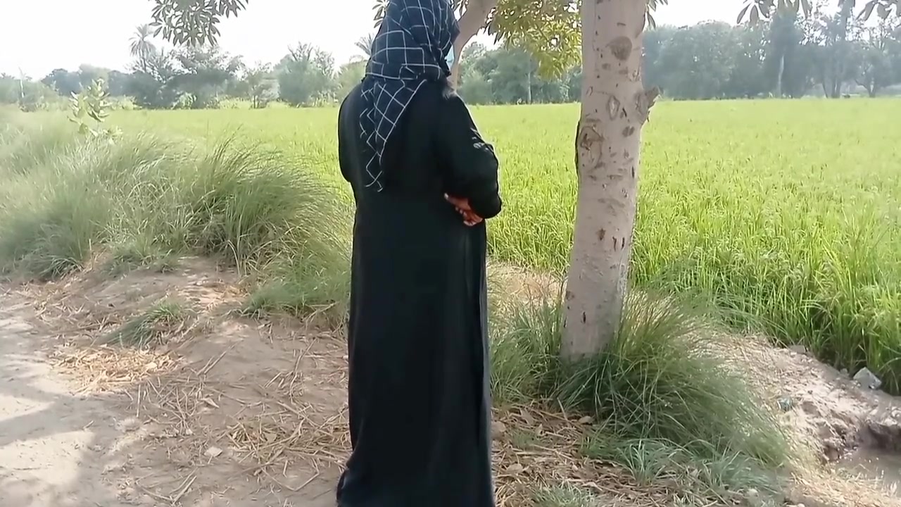Muslim Randi Girl Road Pa Khari Ho Ker Logon Se Chodwa Rahi Thi Ne Bhi Chod Dala Aur Gand Phar Di