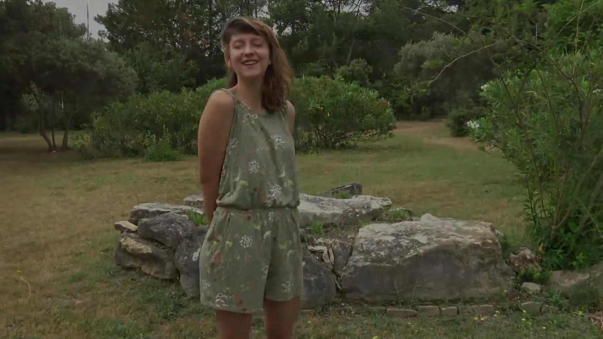 Melany, 23, continues her discoveries with J&M!