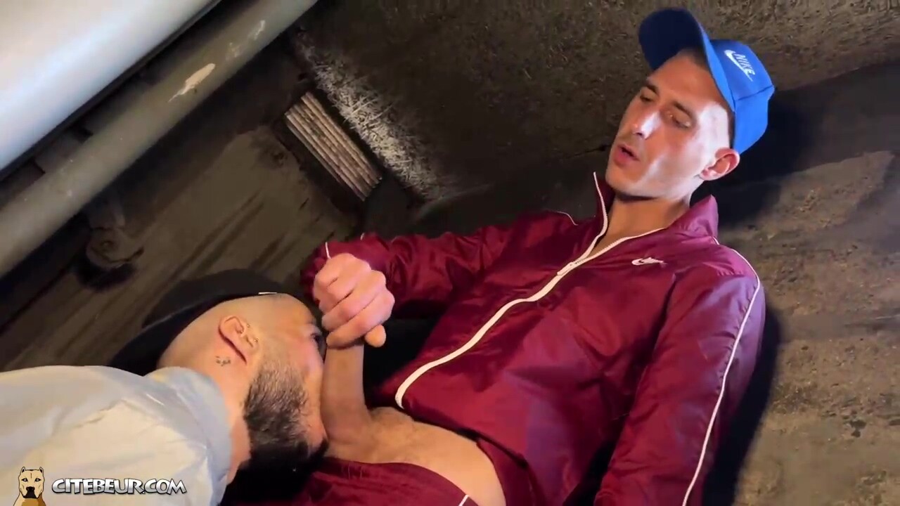 Big sportwear cock for slobbery sucker , kabyle bonhommme
