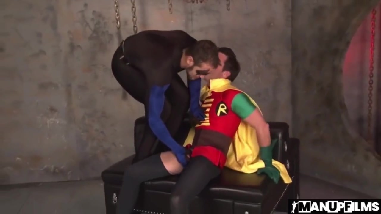 Nightwing Fondles Robin