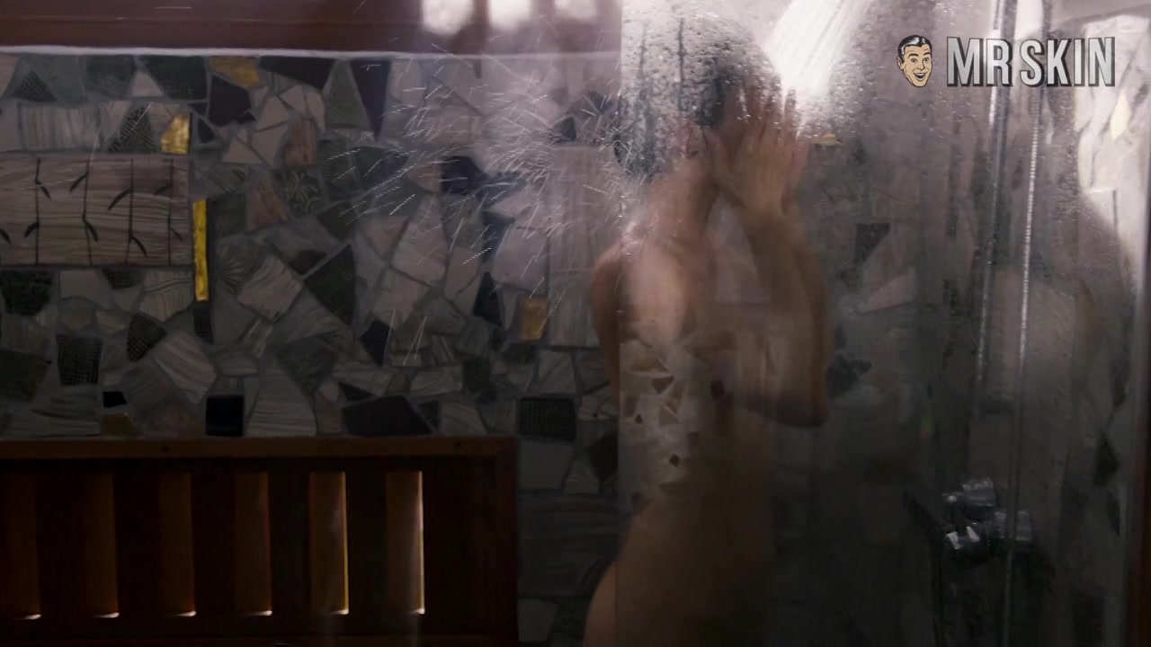 See Goldie Hawn's Clothes Get Snatched - Mr.Skin
