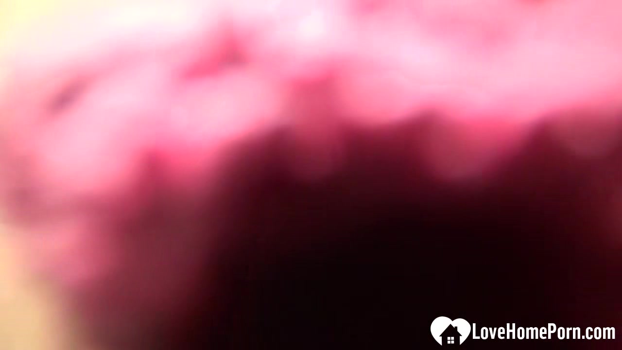 Showering chick loves to pleasure herself passionately