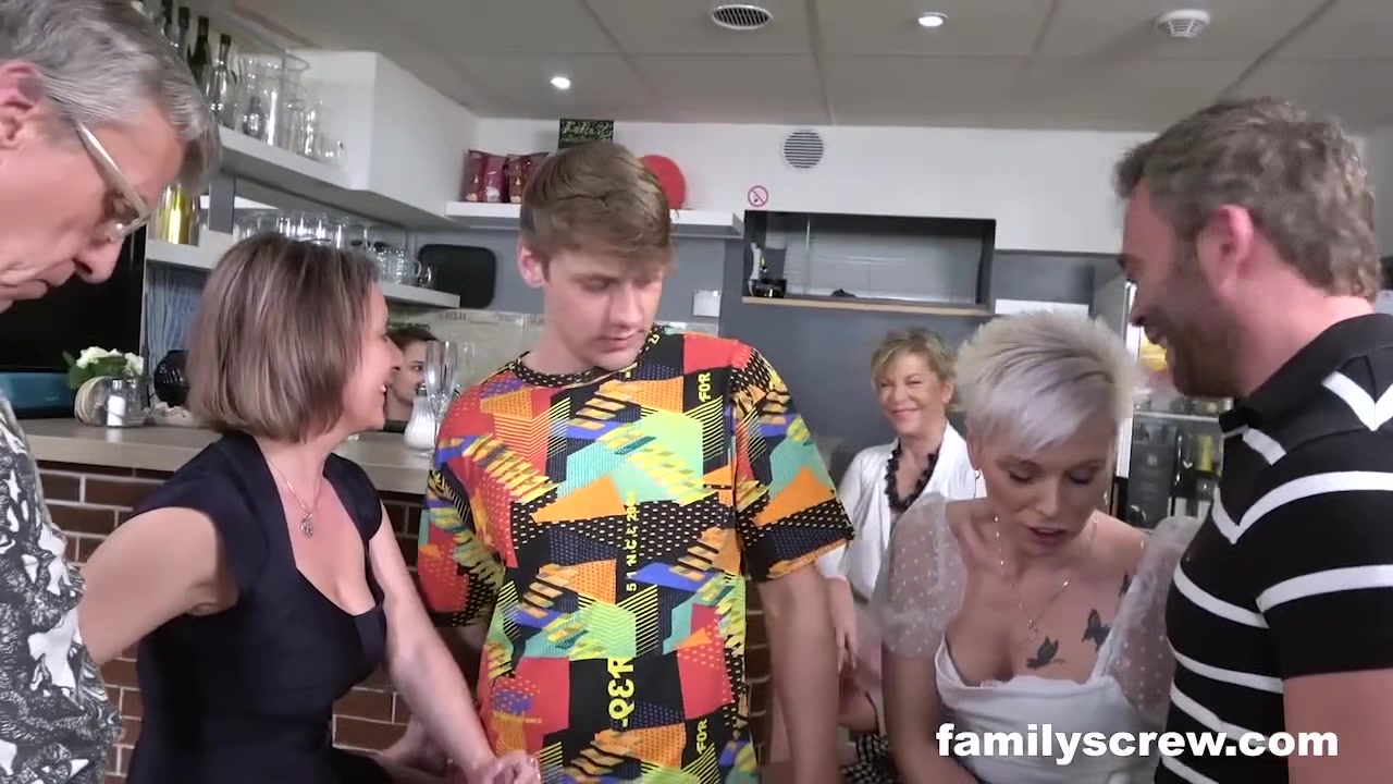 Virgin Boy has his first Experience - Familyscrew
