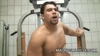 Muscular studs Alexander Senna and Renzo Mazime fucking gym exerc