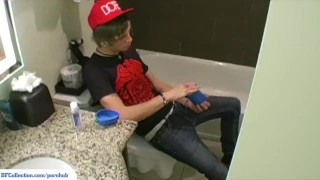 Robbie Callahan Fucks Fleshlight