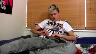 Skylarwest Plays With His Dick Till He Comes 
