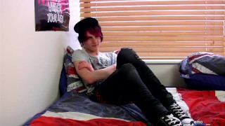 Pink Haired boy sprays his load on his belly 