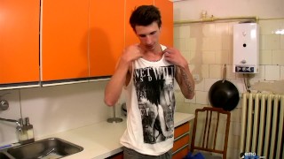 Watch this twink wank off for you 