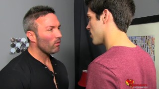 Hunk daddy Brock Landon pounds Aiden Summers ass