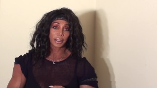 Female Bodybuilder Has Very Sexy Biceps