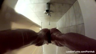 Behind the scenes and a shower with London Keyes