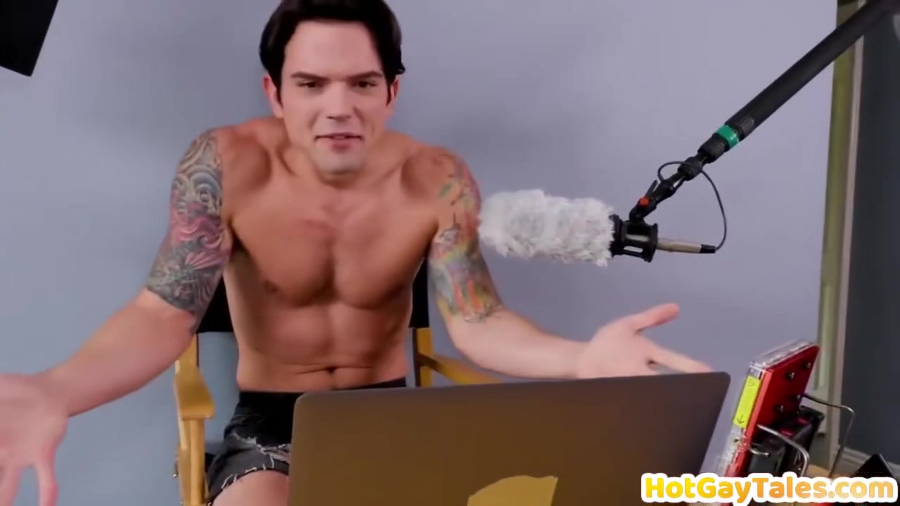 Athletic Tattooed Stud Bareback Fucked By Bf At Home