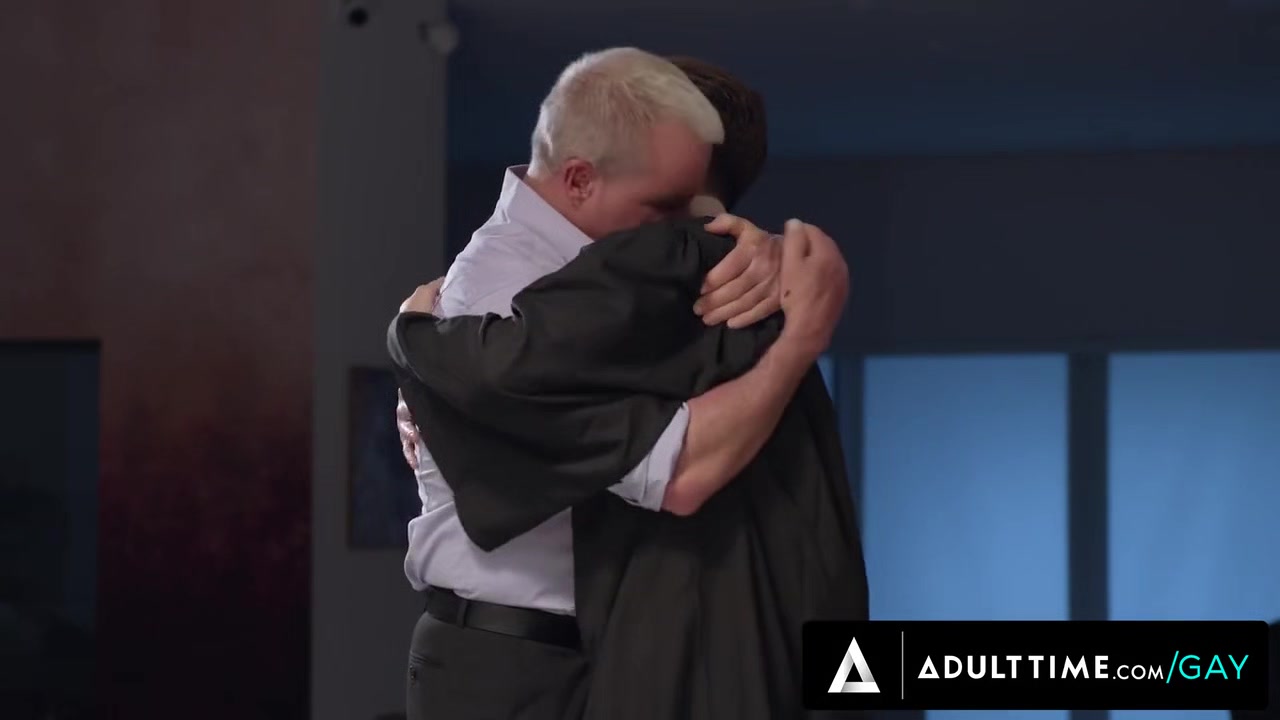 Heteroflexible - Newly Graduated Twink Isaac Parker Seduces His Hot Silver Fox Teacher Dale Savage