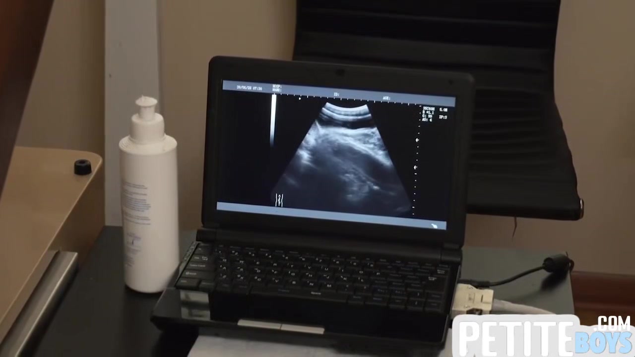 In Petite Barebacked During Ultrasound At Doctor With Gay Boy