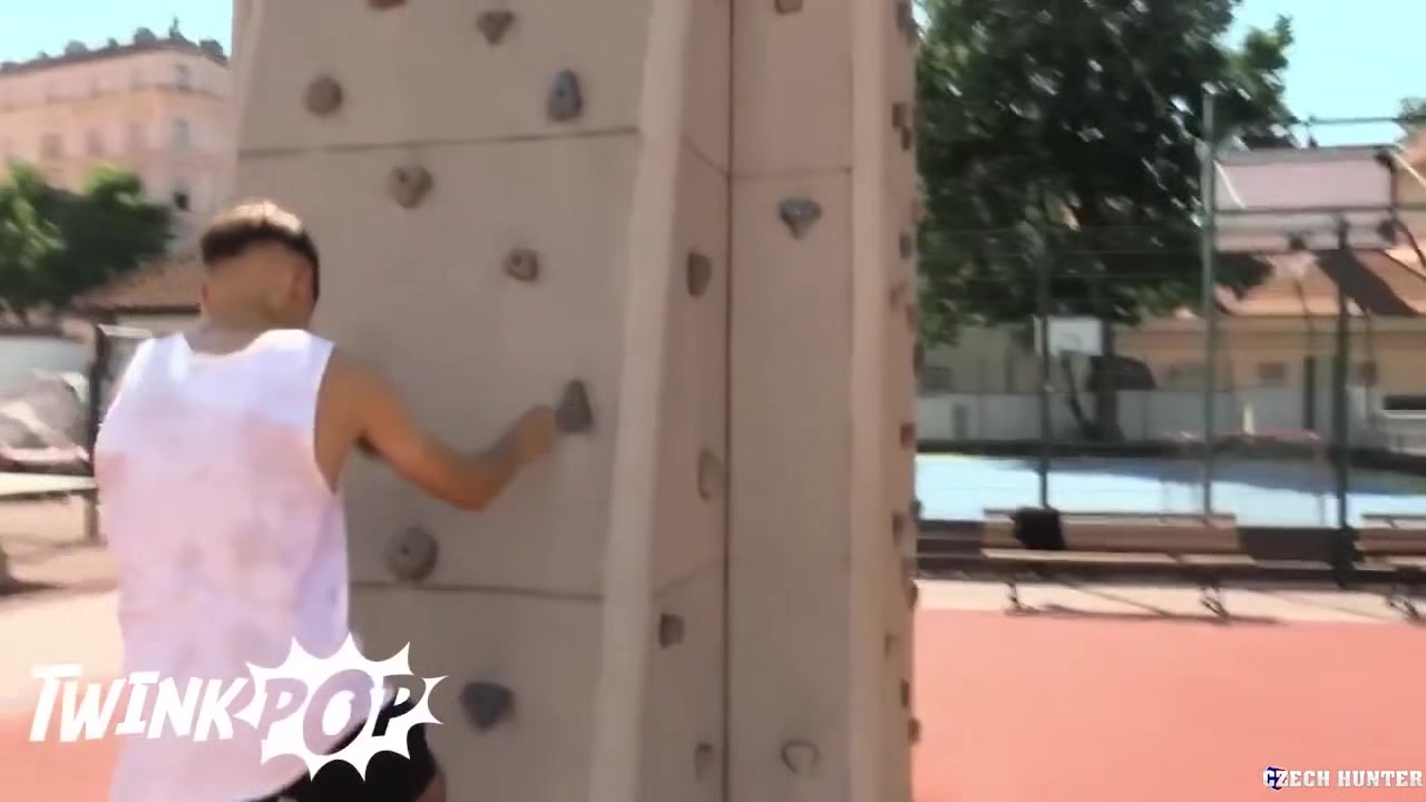 In Well-hung teen 18+ Fulfilled Strangers For A Big Pile Of Cash - Des Ires
