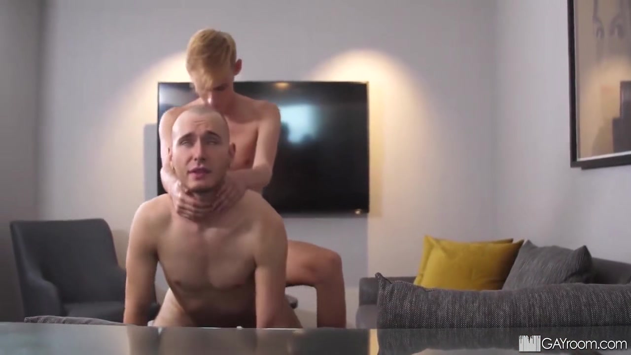 Fit Hunks Fuck In The Shower