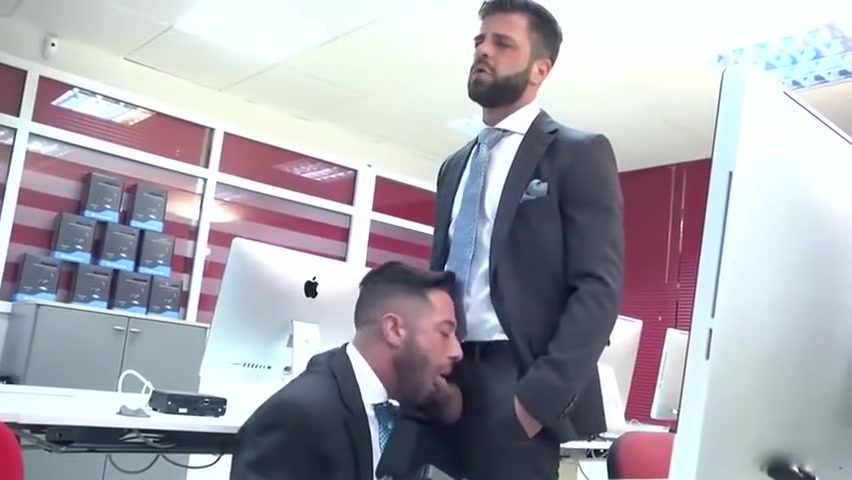 Two Fellow Workers Gays Fuck In Office