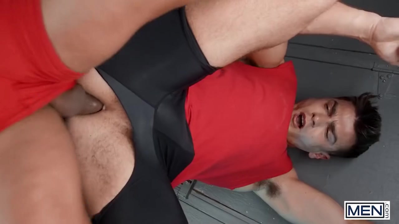 Men - Straight Guy Kenzo Alvarez Cant Believe He Gets Turned On By The Fully Naked Body Of Mister Deep Voice