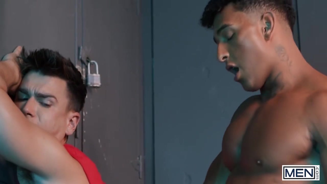 Men - Straight Guy Kenzo Alvarez Cant Believe He Gets Turned On By The Fully Naked Body Of Mister Deep Voice