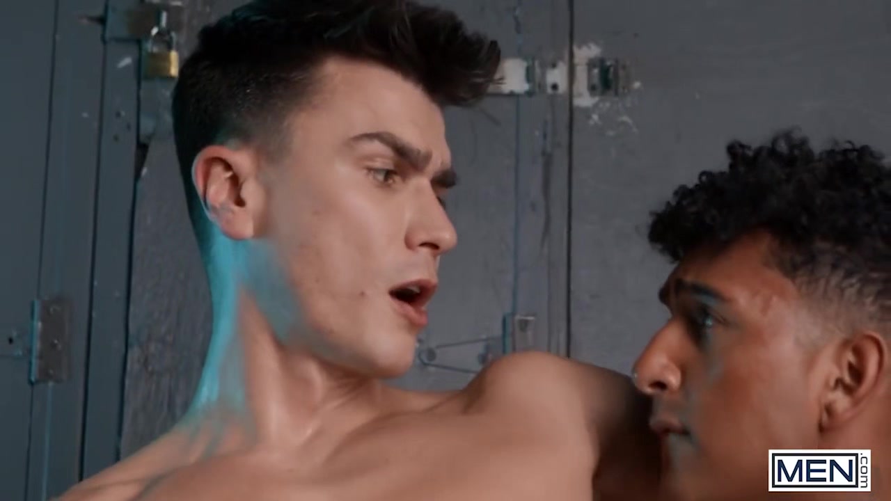 Men - Straight Guy Kenzo Alvarez Cant Believe He Gets Turned On By The Fully Naked Body Of Mister Deep Voice