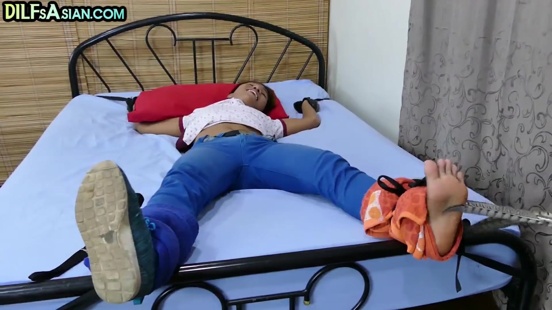Tickling DILF fucks Asia twink in skinny greedy asshole