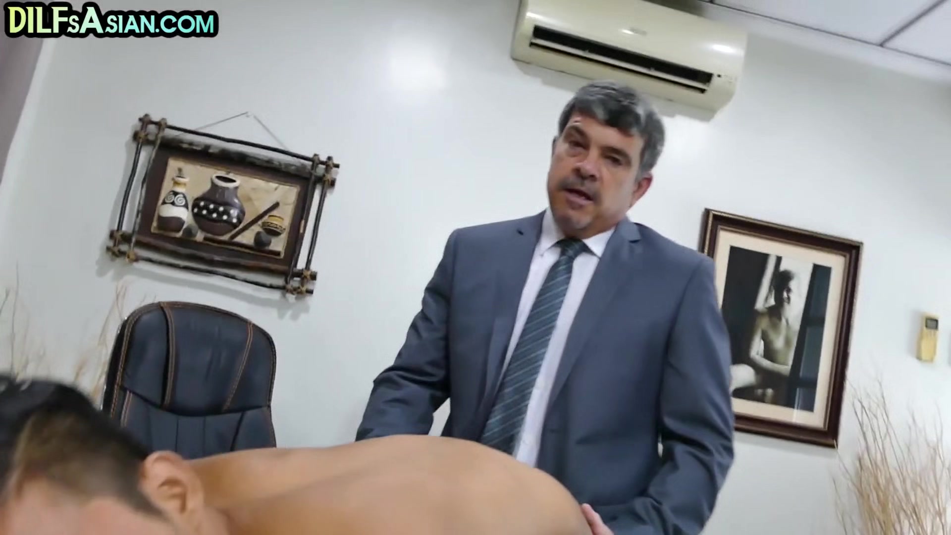 Amateur business DILF fucks Asian skinny twink in office