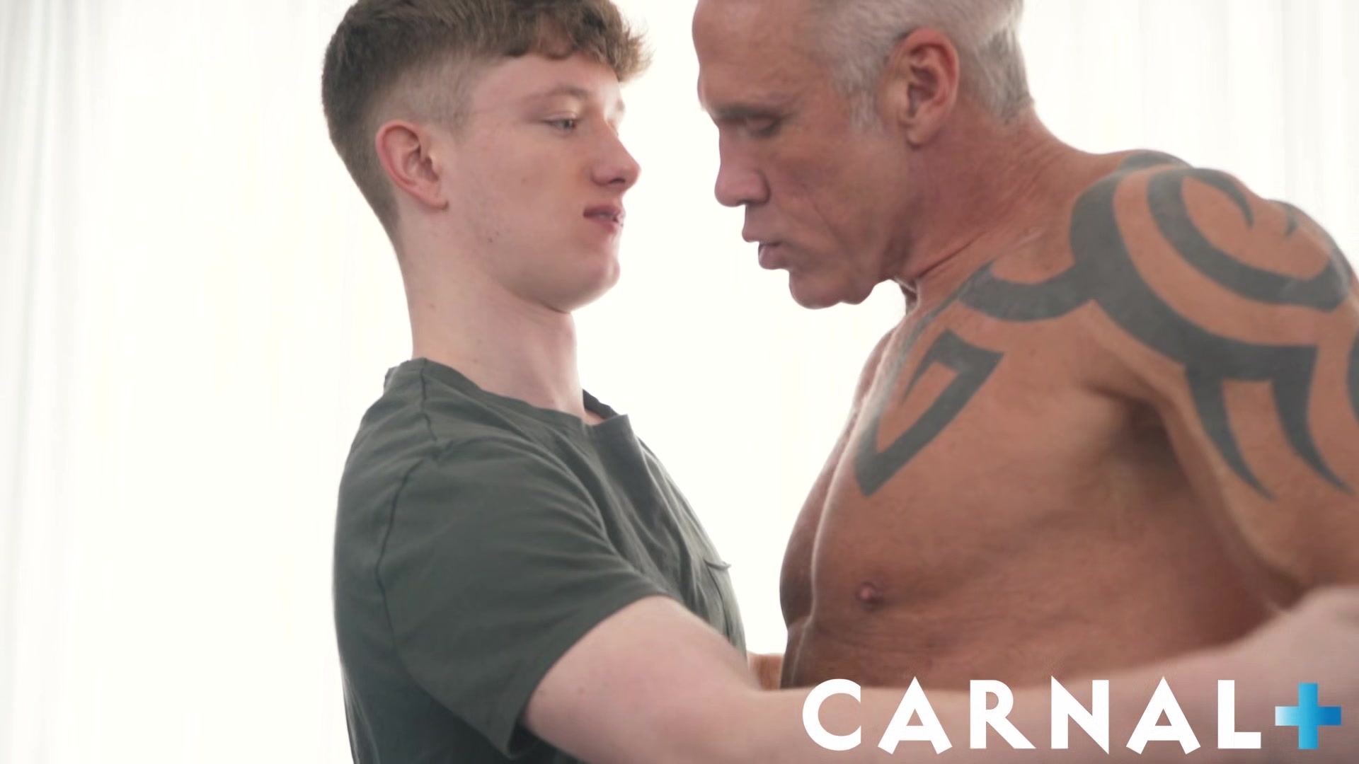 TwinkTop Twink Felix Maze pushes cock deep into beefy DILF