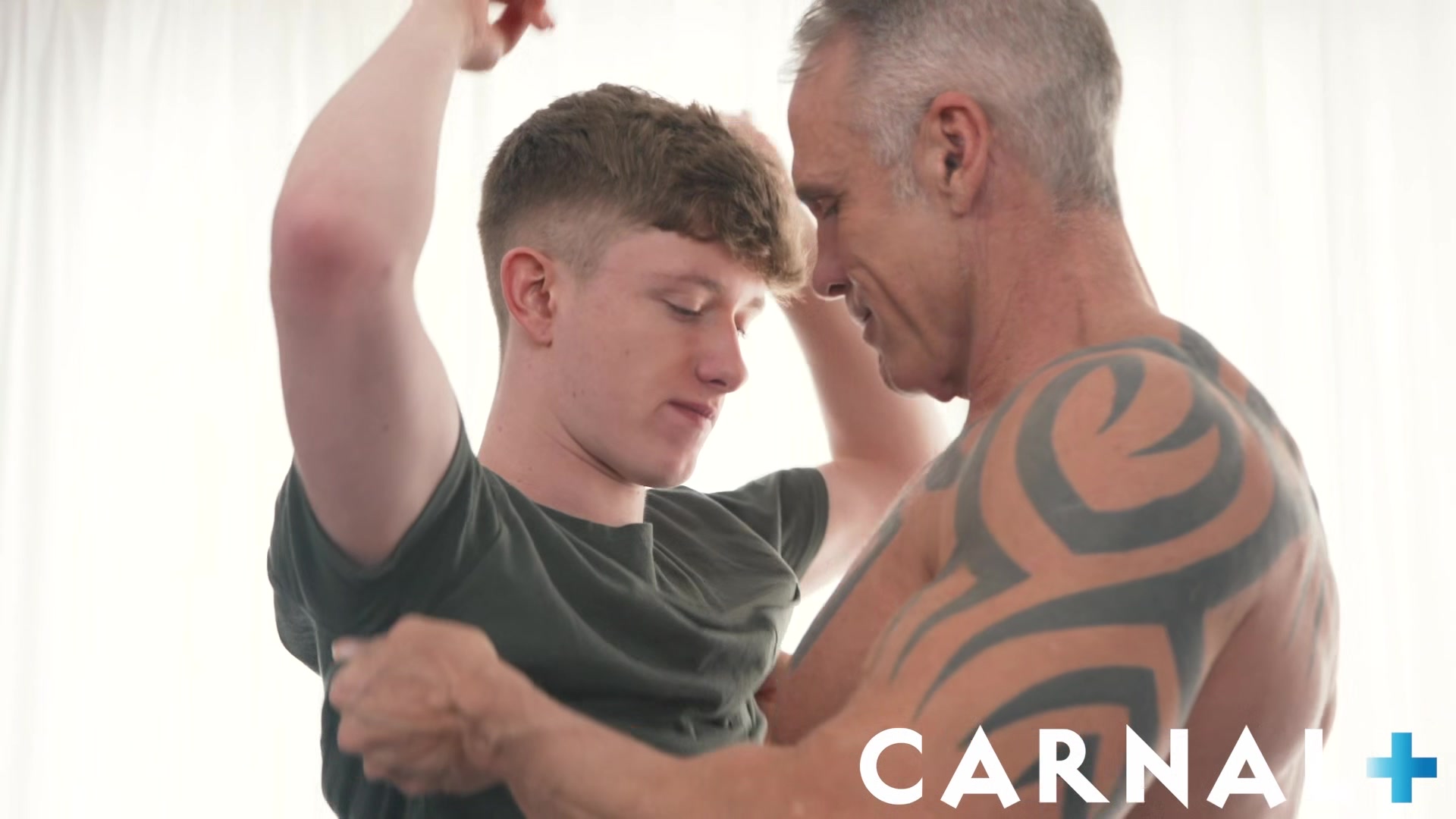 TwinkTop Twink Felix Maze pushes cock deep into beefy DILF