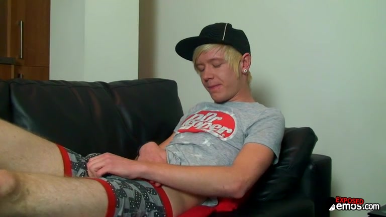 Emo Twink Phoenix Loves To Wank It - Phoenix Link 2