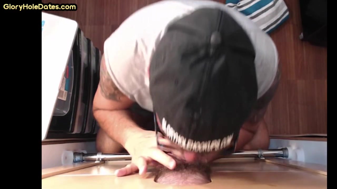 Amateur gaydaddy sucks gloryhole dick till cum in mouth