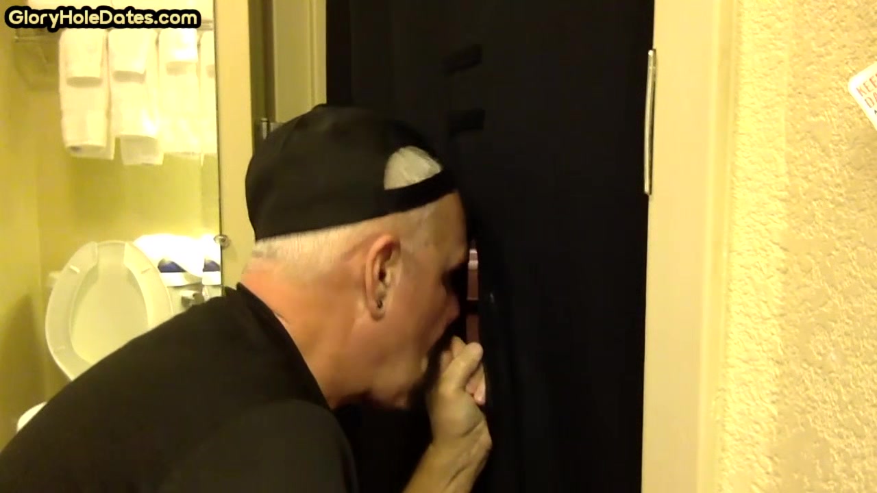 Homemade gaydaddy sucks gloryhole dick 4 cum in mouth