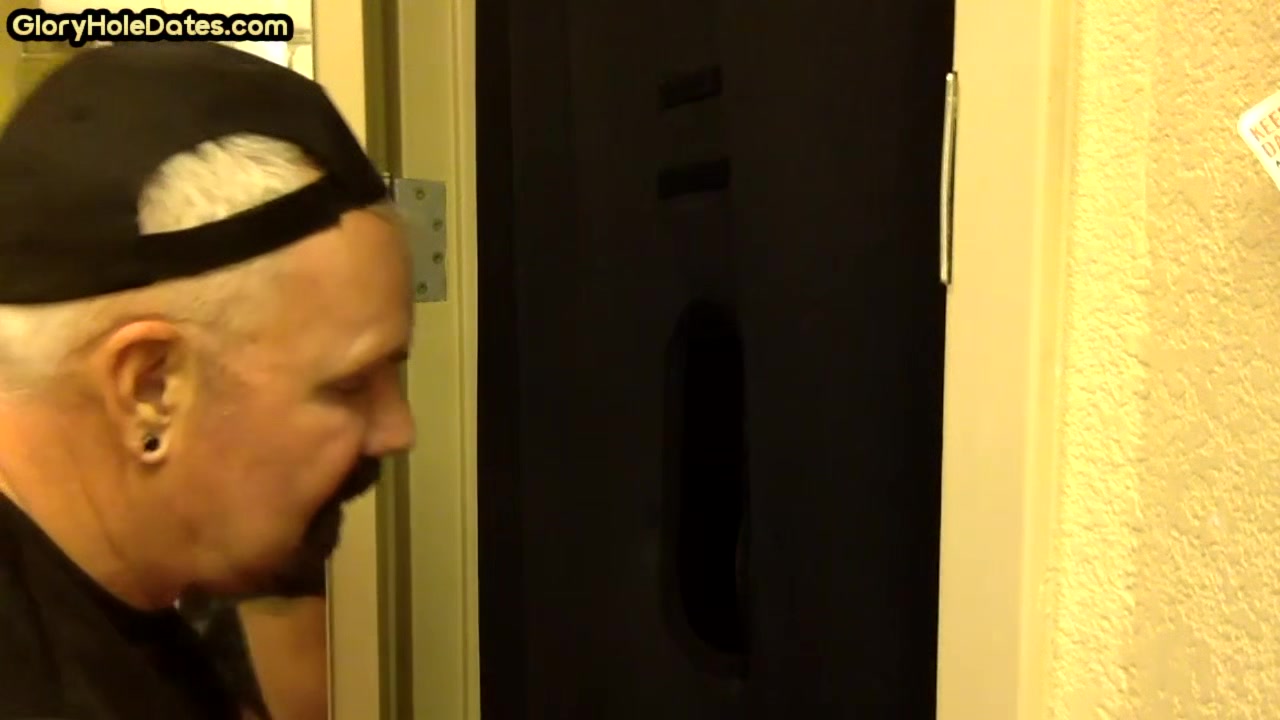 Homemade gaydaddy sucks gloryhole dick 4 cum in mouth