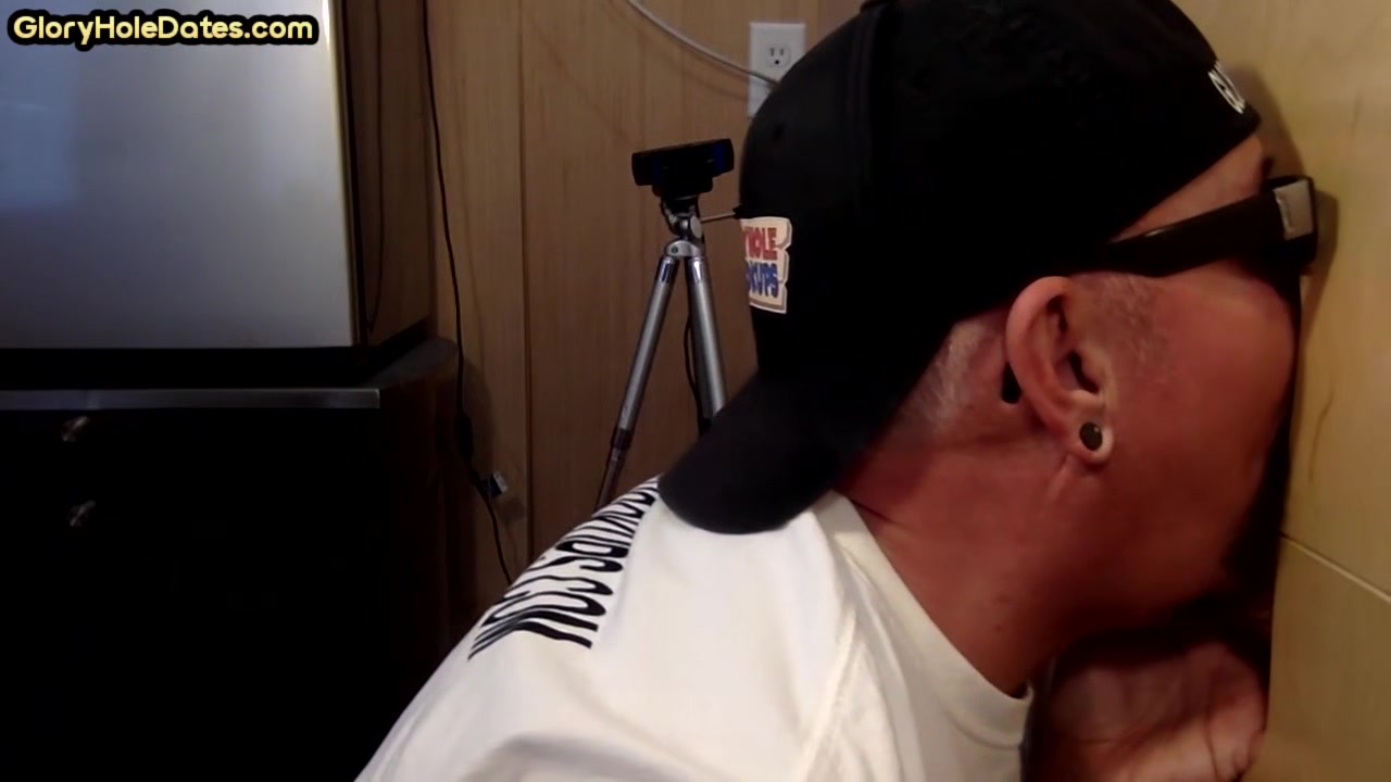 Cockhungry gloryhole DILF sucks penis in homemade video
