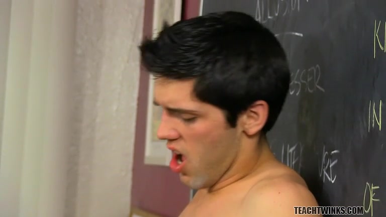 Tony Hunter Fucks Aiden Summers