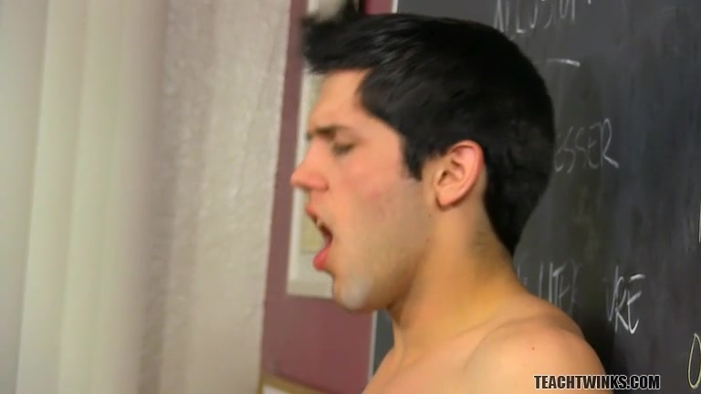 Tony Hunter Fucks Aiden Summers