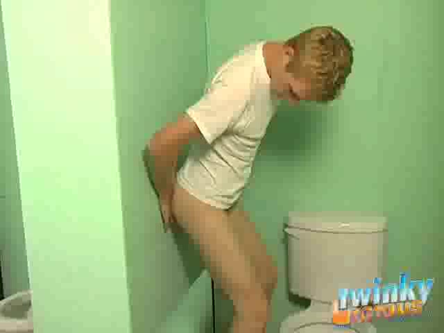 Twinks Fuck in Public Bathroom - Nevin Scott, Braden Fox & Jesse Jacobs