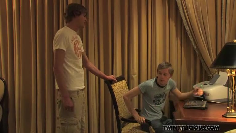 Reed & Braden Have Hot Vacation Fuck - Braden Phoenix & Reed Parker