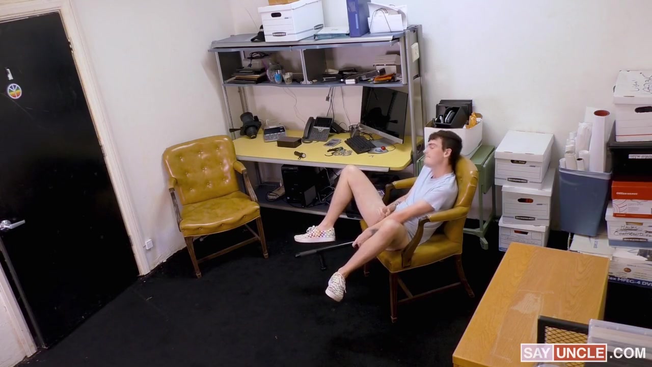 Officer Masturbation In The Backroom - Myott Hunter