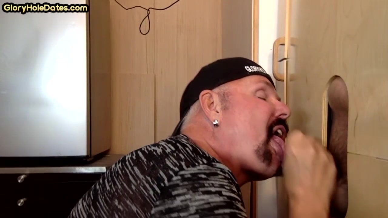 Gloryhole cum loving DILF sucks rod in homemade video