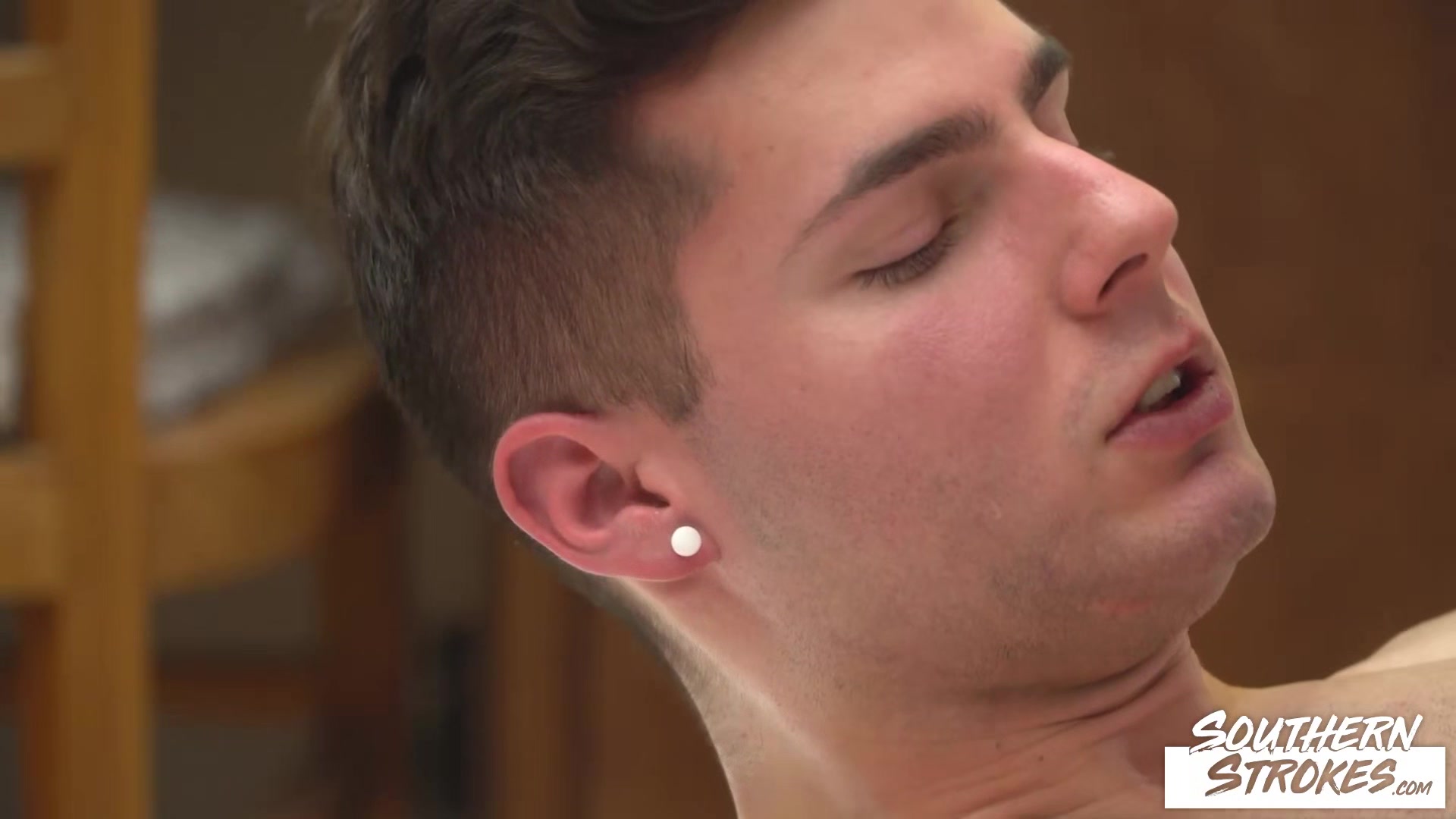 SOUTHERNSTROKES Mike Wilde Tops Tomas Salek After Massage