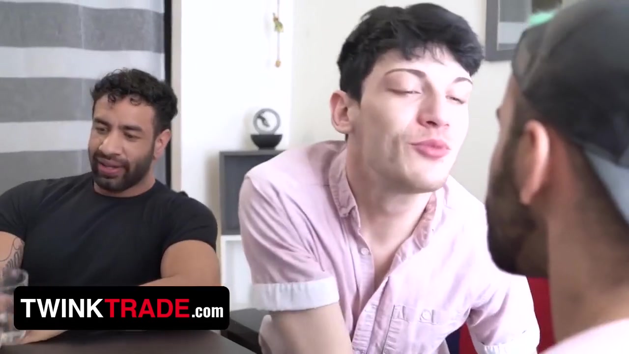 Play Kinky Truth Or Dare With Hunk With William Moore, Twink Trade And Edward Terrant