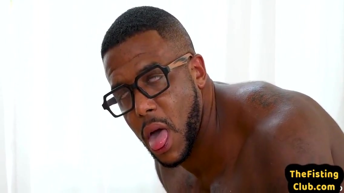 Interracial Gay Fisting Dudes Satisfy Anal Holes With Fists 7 Min